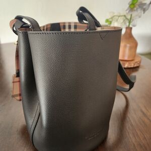 Burberry Black Leather Shoulder Bag Reversable